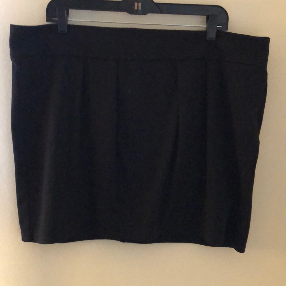 Black pleated mini skirt